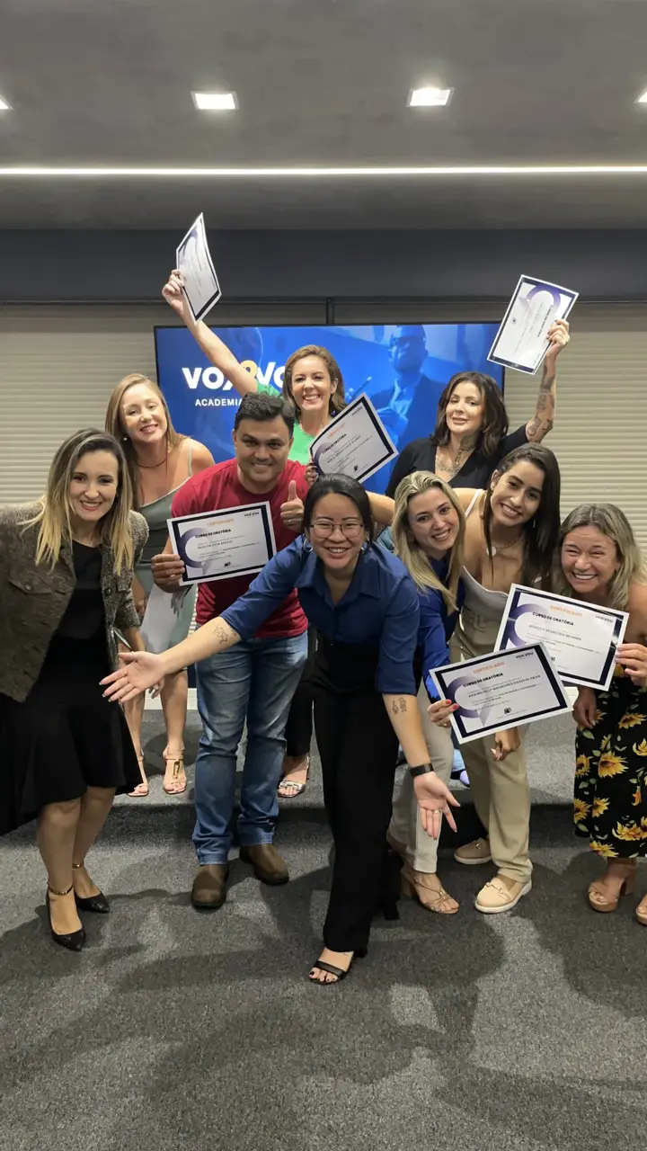 Turma comemorando
